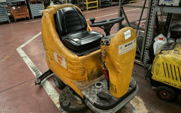 Lavapavimenti Coral e spazzatrice Riel