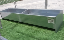 mangiatoia per vitelli suini capre e pecore