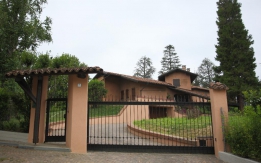 VILLA CON PARCO E PISCINA INTERNA